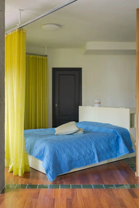 How yellow and blue make a room feel alive