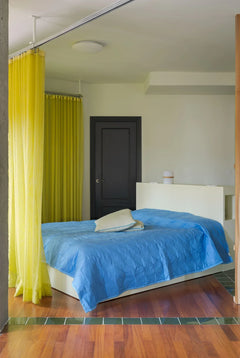 How yellow and blue make a room feel alive